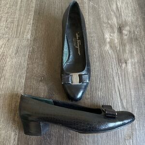 Vintage Salvatore Ferragamo boutique Black Croc flats